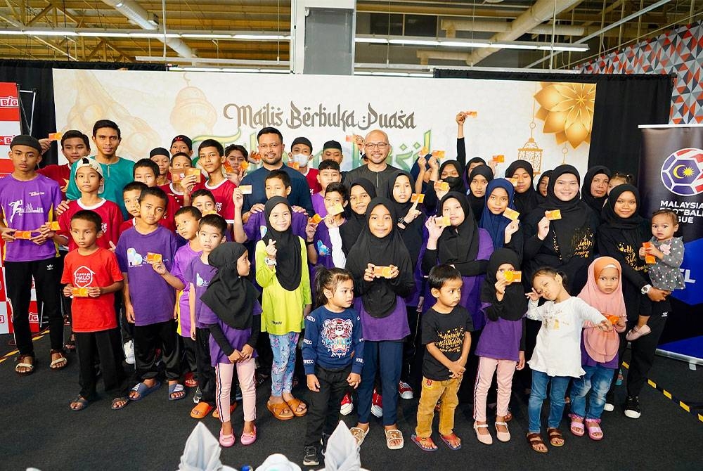 Seramai 50 anak yatim dan asnaf dari Rumah Anak Yatim Jalinan Kasih diraikan pada Majlis Berbuka Puasa Jalinan Kasih di AEON Big Wangsa Maju.