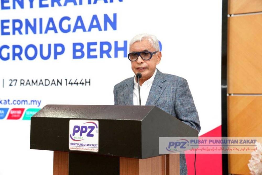 Abu Hanifah berucap pada majlis penyerahan zakat perniagaan di Wisma PPZ. - Foto PPZ