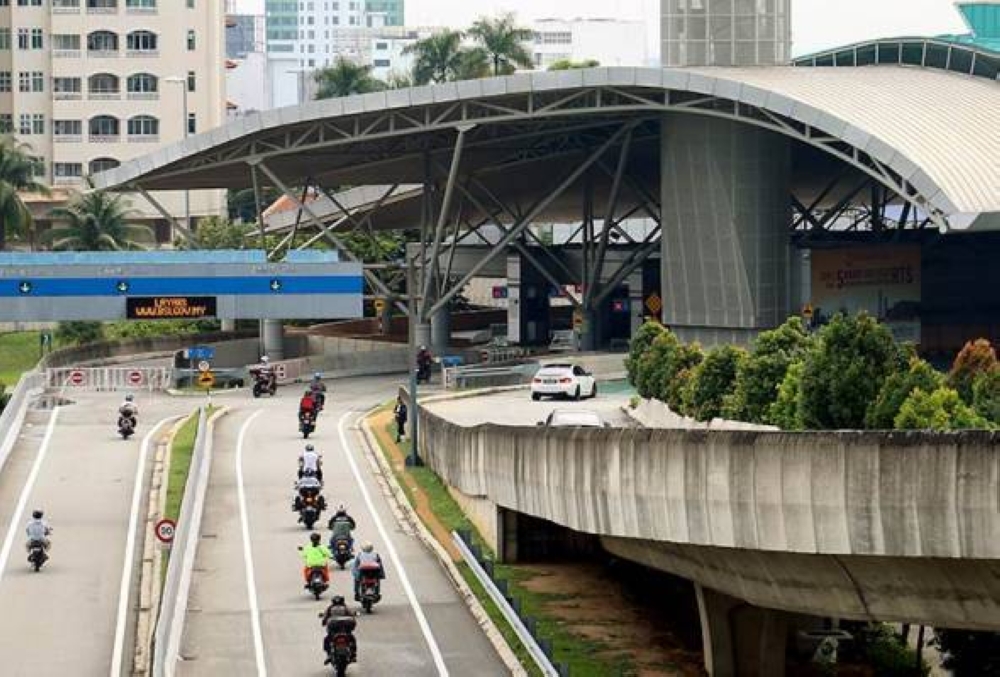 Singapura menjangkakan keadaan trafik padat di kedua-dua pusat pemeriksaan darat Woodlands dan Tuas menjelang dan semasa Aidilfitri. - Foto fail Awani