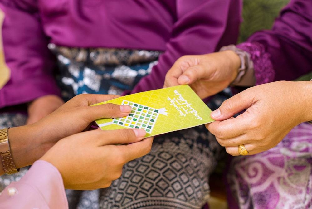 Ikutlah kemampuan dalam soal pemberian duit raya supaya kita tidak menyesal di kemudian hari. - Foto hiasan/123RF