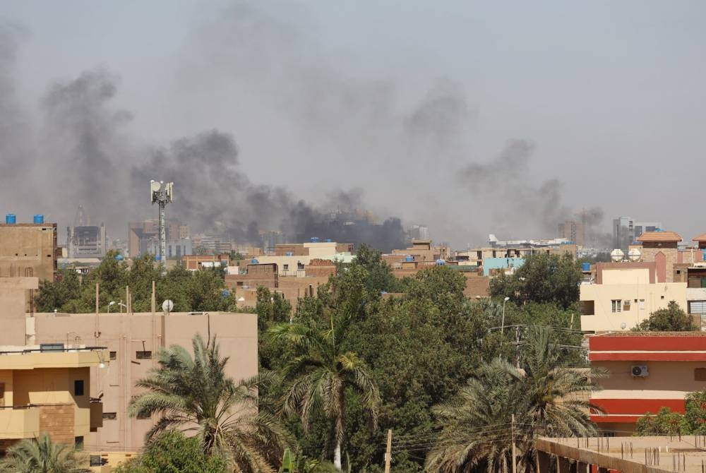 Pertempuran terus meletus di Khartoum dan beberapa kawasan lain termasuk di bandar Bahri dan Omdurman. - Foto EPA