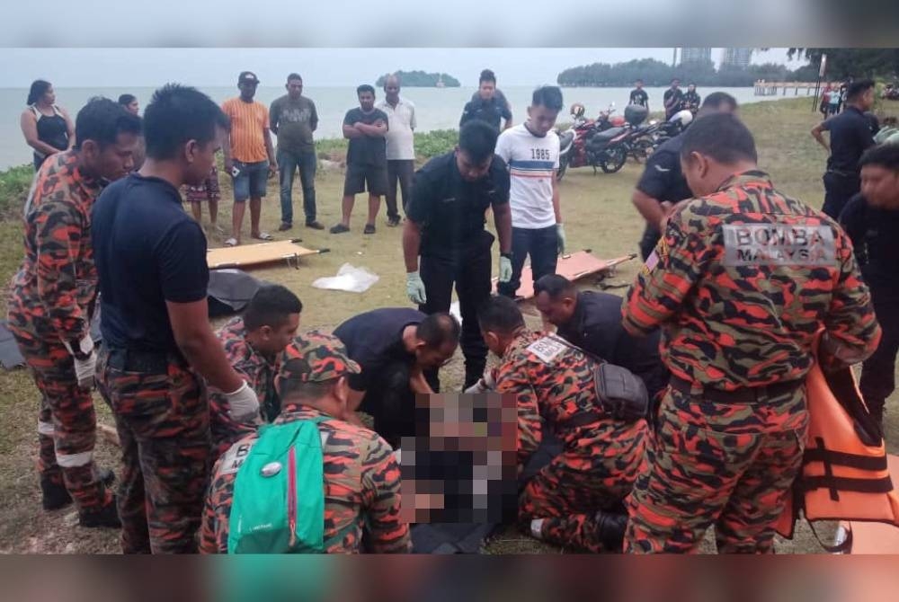 Tiga beradik ditemukan lemas ketika mandi di Pantai Cahaya, Port Dickson pada Ahad. - Foto Bomba Negeri Sembilan