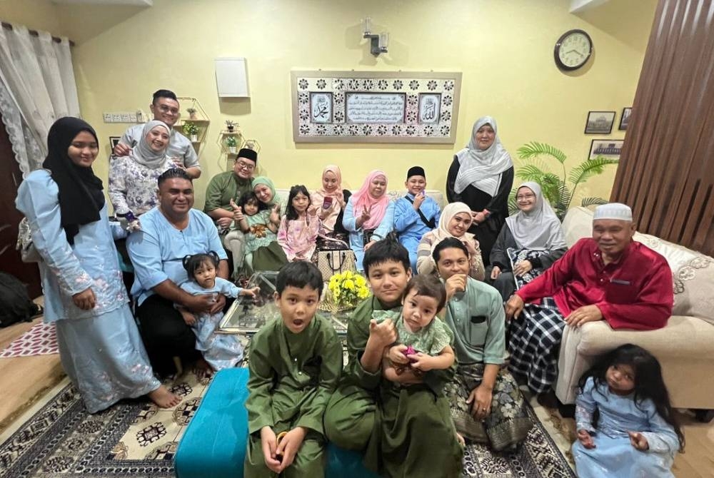 Raya Rahmah pun okey juga, paling penting kita tetap berseronok bersama insan-insan tersayang meraikan Aidilfitri. - Gambar hiasan