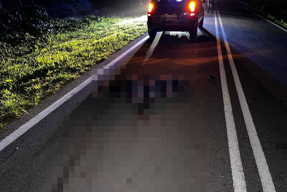 Seorang lelaki maut selepas motosikal ditunggangnya terlibat kemalangan dengan sebuah kereta di Kilometer 37, Jalan Yong Peng-Kluang di Kluang pada malam Ahad.