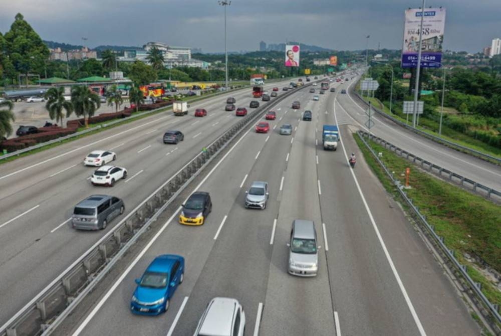 SmartLane telah diaktifkan di dua laluan di Lebuhraya Utara Selatan sepanjang cuti perayaan ini. - Foto Bernama