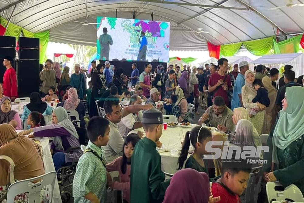 Suasana di sekitar Majlis Rumah Terbuka Aidilfitri MB Kedah di Seri Mentaloon.