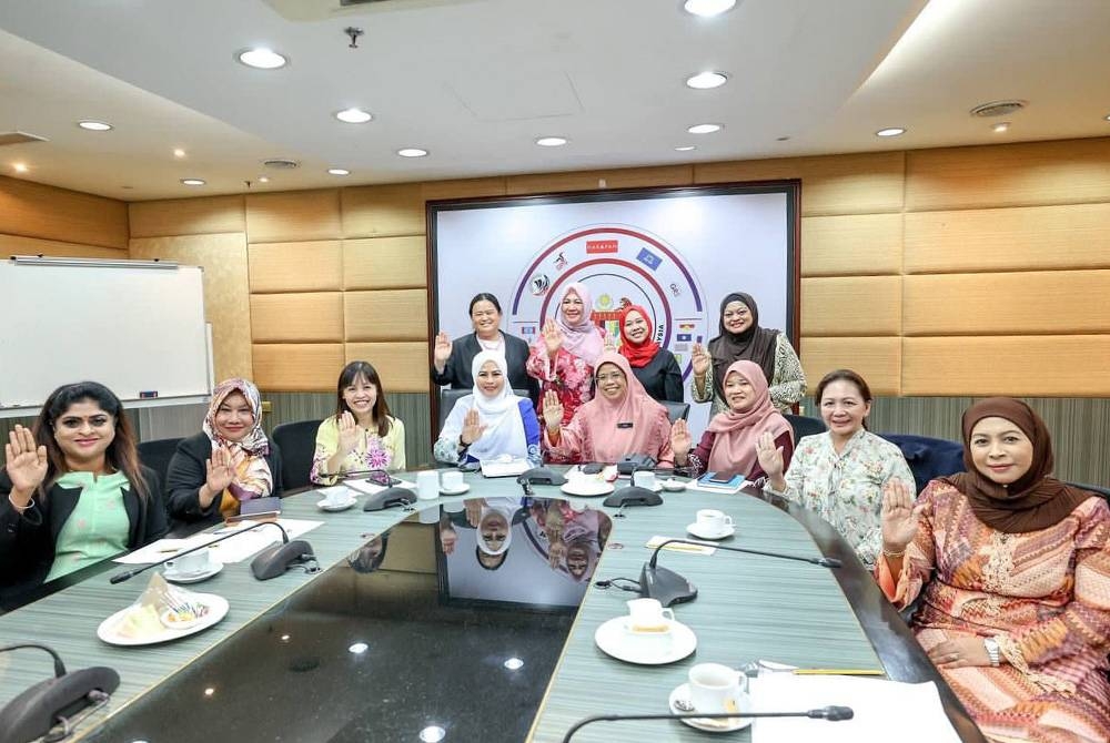 Ketua-ketua Wanita Pqrti Kompinen dalam Kerajaan Perpaduan mengadakan mesyuarat pertama di Menara Dato&#039; Onn pada Khamis.