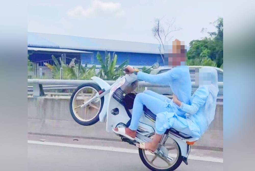 Sepasang suami isteri ditahan pada Khamis selepas aksi 'wheelie' yang dilakukan di Jalan Pasir Puteh, Peringat, Kota Bharu tular.