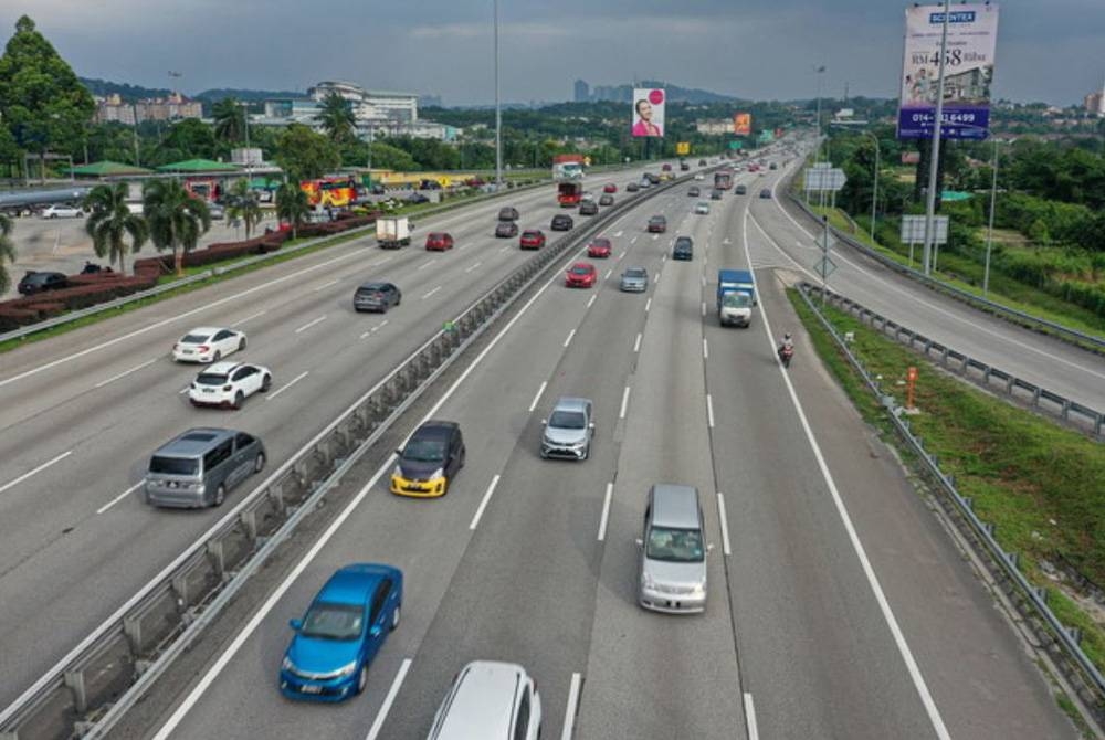 Smartlane di lima lokasi utama di Lebuhraya Utara Selatan diharap mampu melancarkan aliran trafik hujung minggu ini. - Foto Bernama