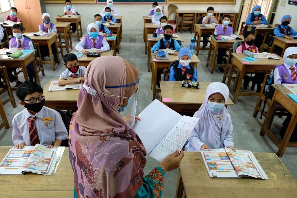 Pemakaian pelitup muka amat penting terutama bagi murid sekolah ketika berada di dalam kelas atau di kawasan tertutup.