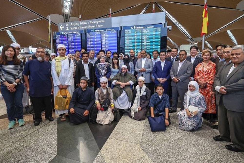 Seramai 30 rakyat Malaysia diselamatkan dari Khartoum, ibu negara Sudan yang dilanda konflik, selamat tiba di tanah air pada Jumaat. - Foto Bernama