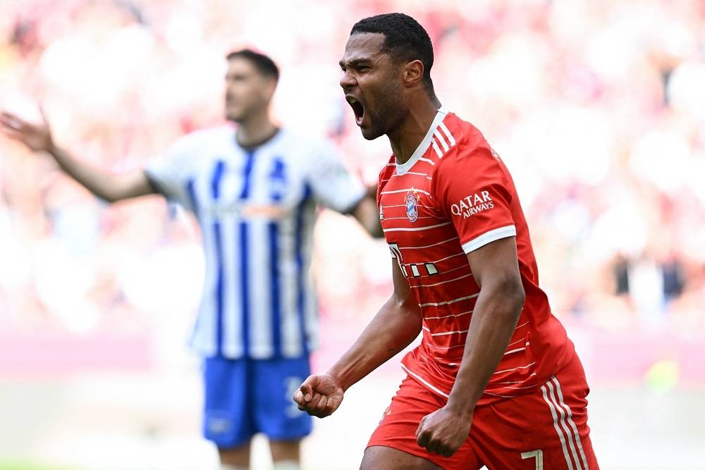 Gnabry meraikan kejayaan menjaringkan gol pembukaan semasa perlawanan Bundesliga, Bayern Munich menentang Hertha Berlin di Munich. - Foto: AFP