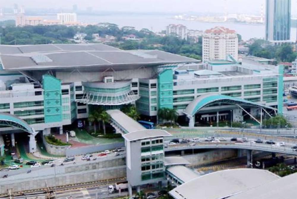 Kastam Johor menafikan dakwaan bahawa kakitangannya tidak efisien dalam menjalankan tugas di Kompleks Kastam, Imigresen dan Kuarantin (CIQ) di Kompleks Sultan Abu Bakar (KSAB) di sini, baru-baru ini. - Gambar hiasan 