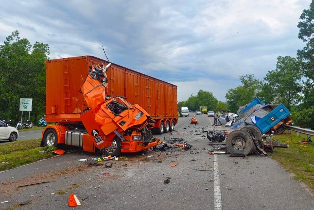 Keadaan kemalangan membabitkan tiga kenderaan di Kilometer 8 Jalan Sungai Petani -Kuala Ketil berhampiran Bandar Puteri Jaya pada Selasa.