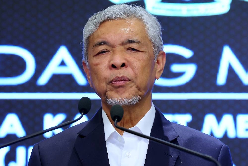 Ahmad Zahid mengadakan sidang media di Bangunan Perdana Putra selepas mempengerusikan Mesyuarat Jawatankuasa Kabinet Mengenai Kesesakan Jalan Raya, pada Selasa. - Foto Bernama