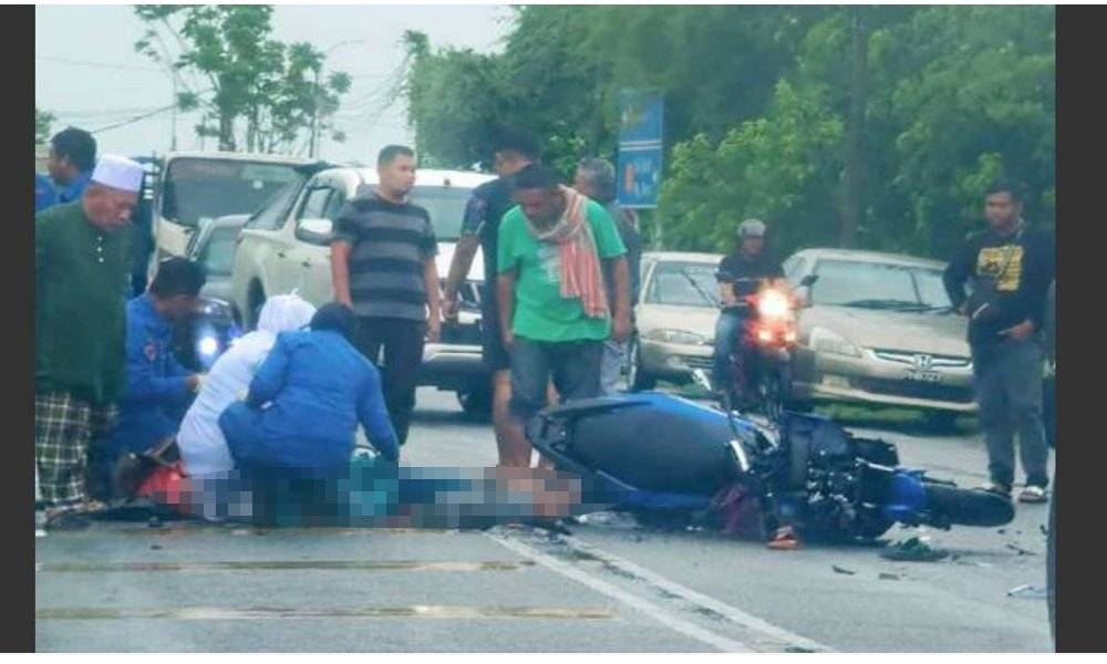 Pasangan suami isteri yang juga guru sebuah sekolah di Padang Besar di sini maut dalam kemalangan di Kilometer 7.6 Jalan Kangar-Padang Besar, petang Selasa. Foto Bernama. 