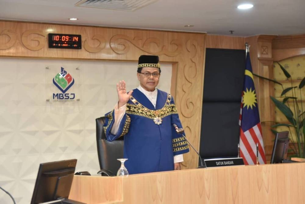 Mohd Fauzi mengangkat sumpah jawatan sebagai Datuk Bandar Subang Jaya yang baharu pada Rabu.