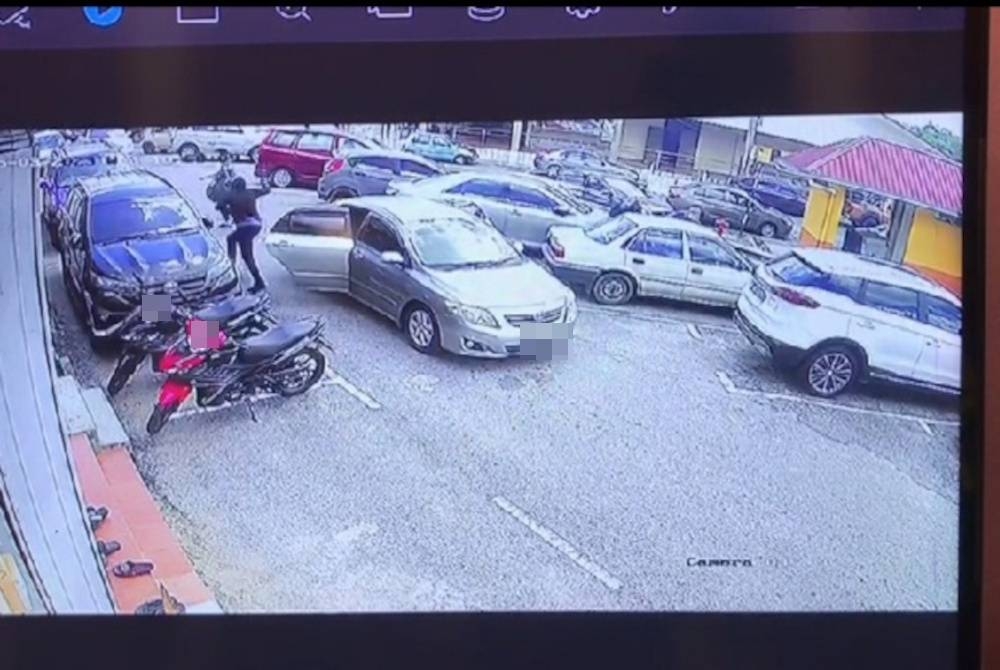 Tangkap layar rakaman CCTV berkenaan.