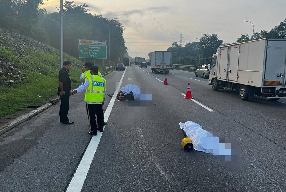 Dua beradik maut selepas motosikal yang dinaiki mereka terlanggar bahagian belakang sebuah lori di KM257.4 Lebuhraya Utara-Selatan arah Selatan, pagi Jumaat.