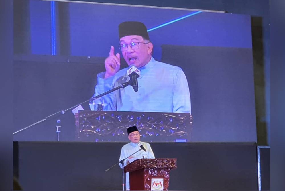 Anwar berucap pada Rumah Terbuka Malaysia Madani Perdana Menteri 2023 di Kampus UiTM Cawangan Pulau Pinang pada Sabtu.