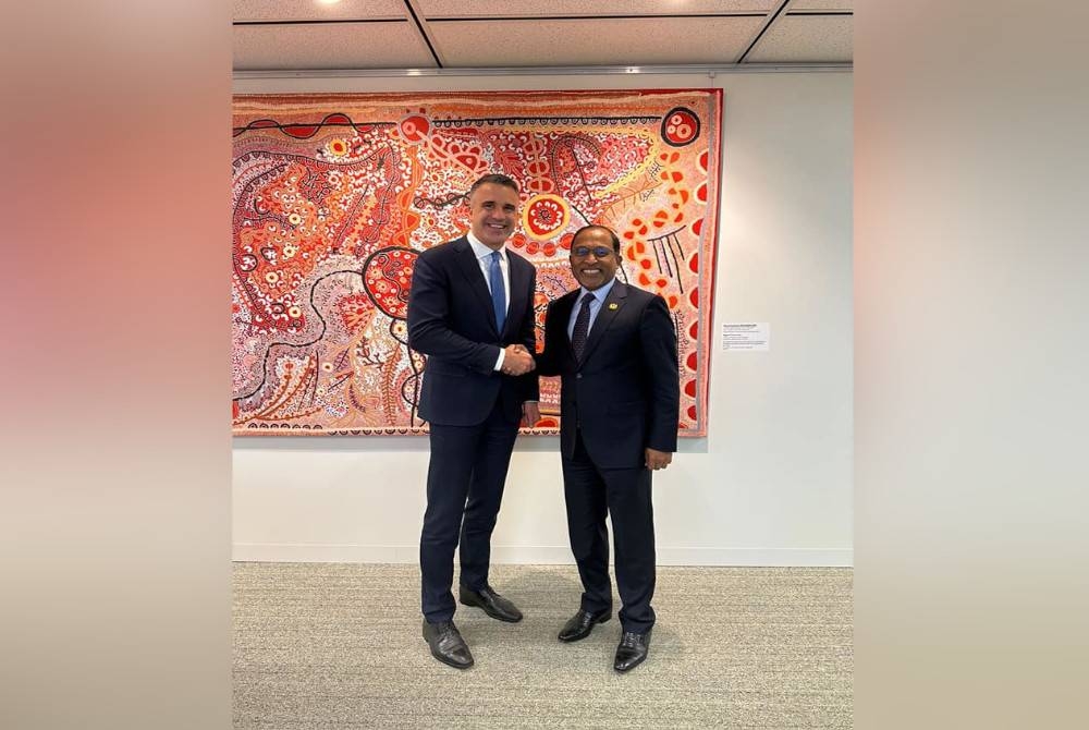 Zambry ketikakunjungan hormat ke atas Premier Australia Selatan yang ke-47, Peter Malinauskas MP. - Foto Facebook Zambry