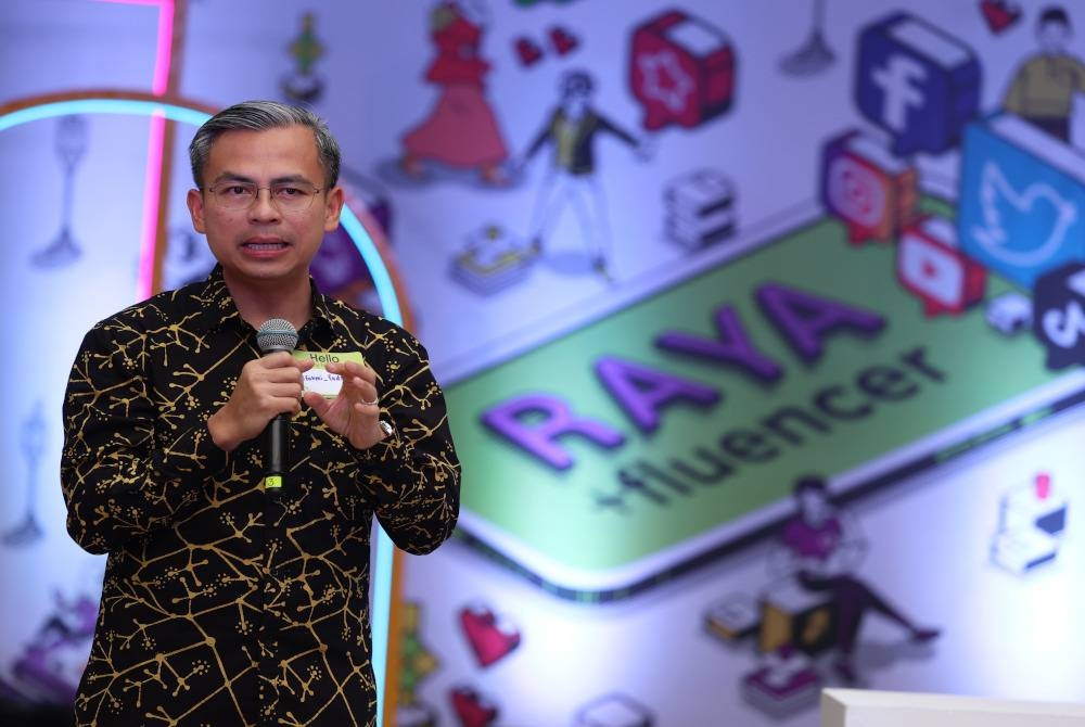 Fahmi berucap pada Majlis Raya +Fluencer 2023 bersama Pengguna Media Sosial di Muzium Telekom, pada Sabtu. - Foto Bernama