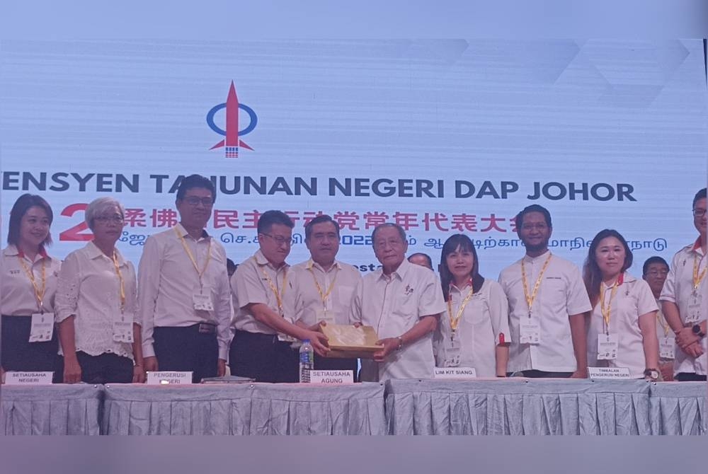 Anthony Loke hadir Konvensyen Tahunan DAP Johor di Muar pada Ahad.