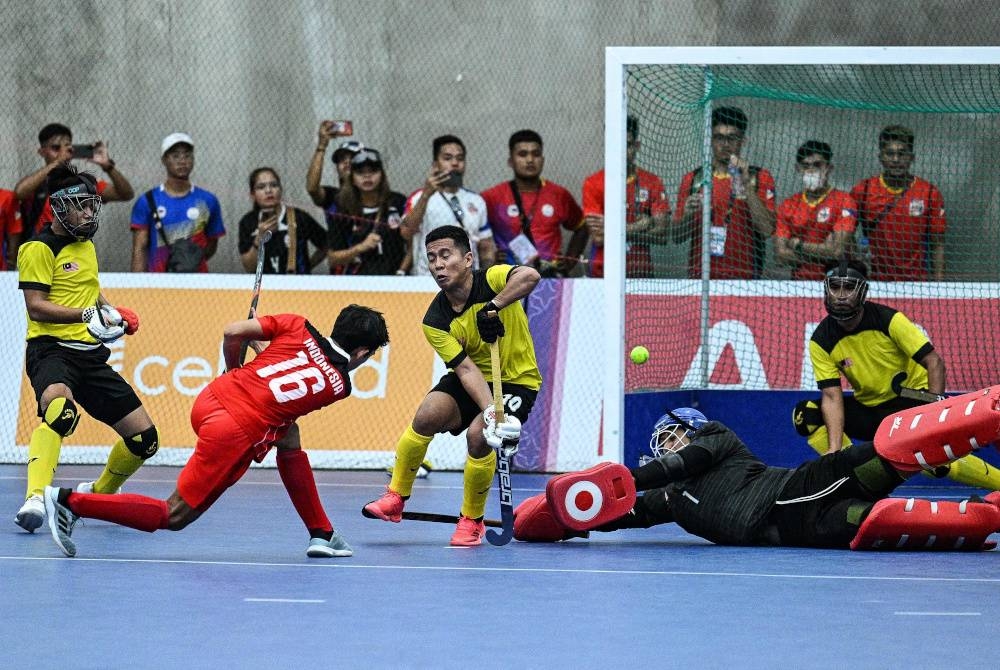 Malaysia tewas kepada Indonesia pada aksi final Sukan SEA 2023 di Dinosaur Park Hall, Chroy Changvar, Kemboja. - Foto AFP