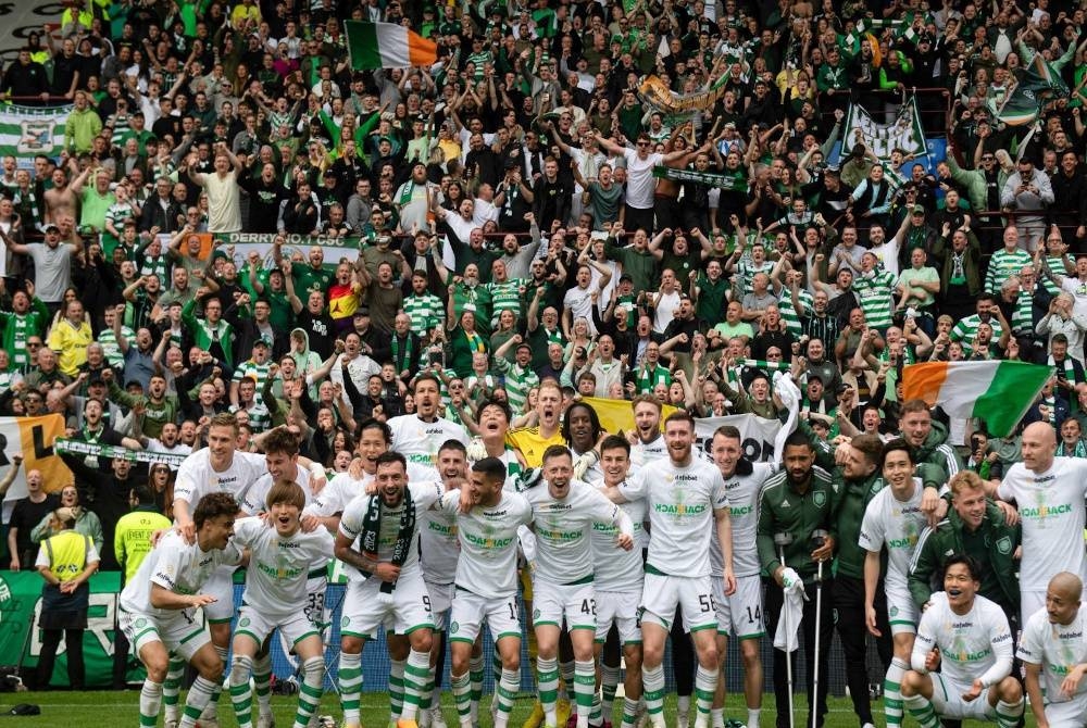 Celtic merangkul kejuaraan SPL selepas menjinakkan Hearts 2-0 di Stadium Tynecastle Park.