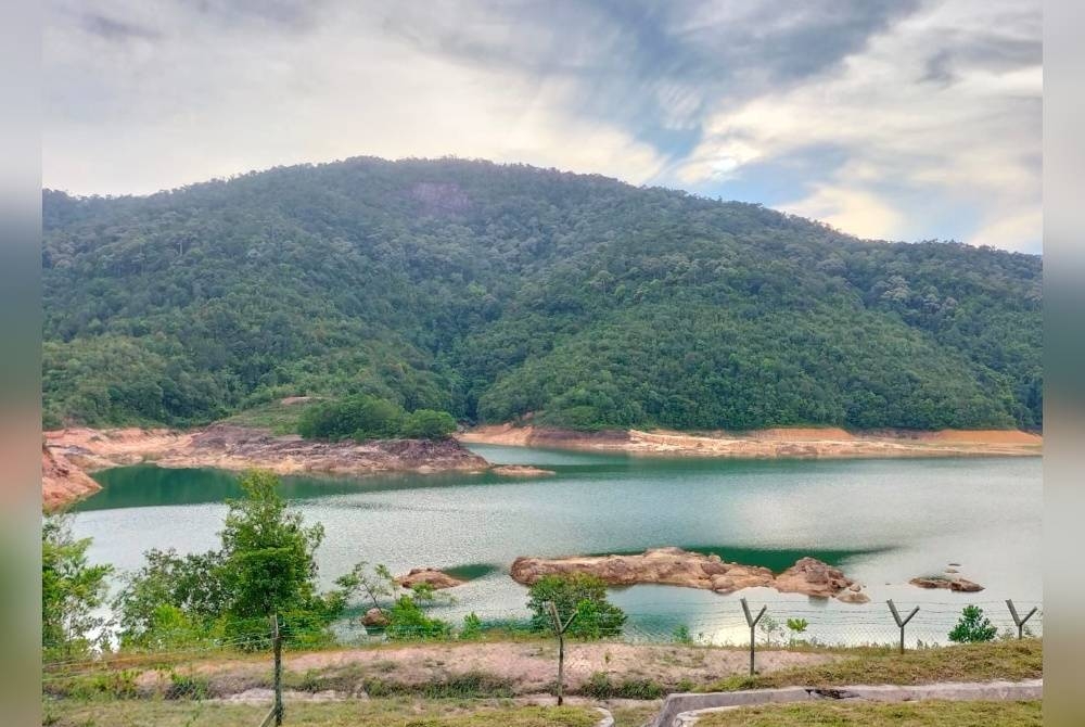 Keadaan terkini kapasiti efektif air di Teluk Bahang pada Isnin.