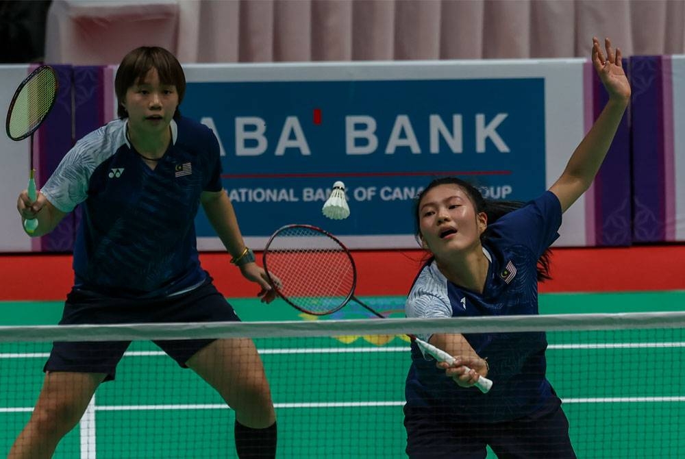 Aksi pemain regu wanita negara ketika menentang Filipina pada separuh akhir wanita berpasukan Sukan SEA 2023 di Stadium Badminton Morodok Techo pada Isnin. - Foto Bernama