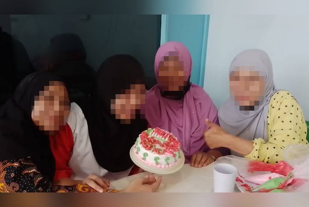 Yaya bersama ahli keluarganya bertemu dalam majlis Jalinan Kasih Hari Raya Aidilfitri yang diadakan di Penjara Wanita Kota Kinabalu.