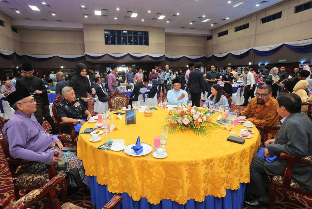 Saifuddin hadir ke Rumah Terbuka PDRM sempena Hari Raya Aidilfitri di Pusat Latihan Polis, Kuala Lumpur pada Selasa.