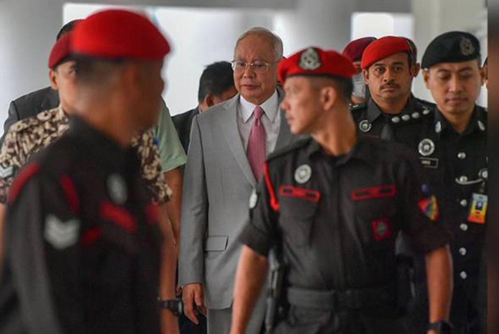 Najib terpaksa dirujuk kepada pakar di HKL kerana masalah cirit-birit dan tidak dapat hadir perbicaraan kes penyelewengan dana 1MDB. - Foto fail Bernama