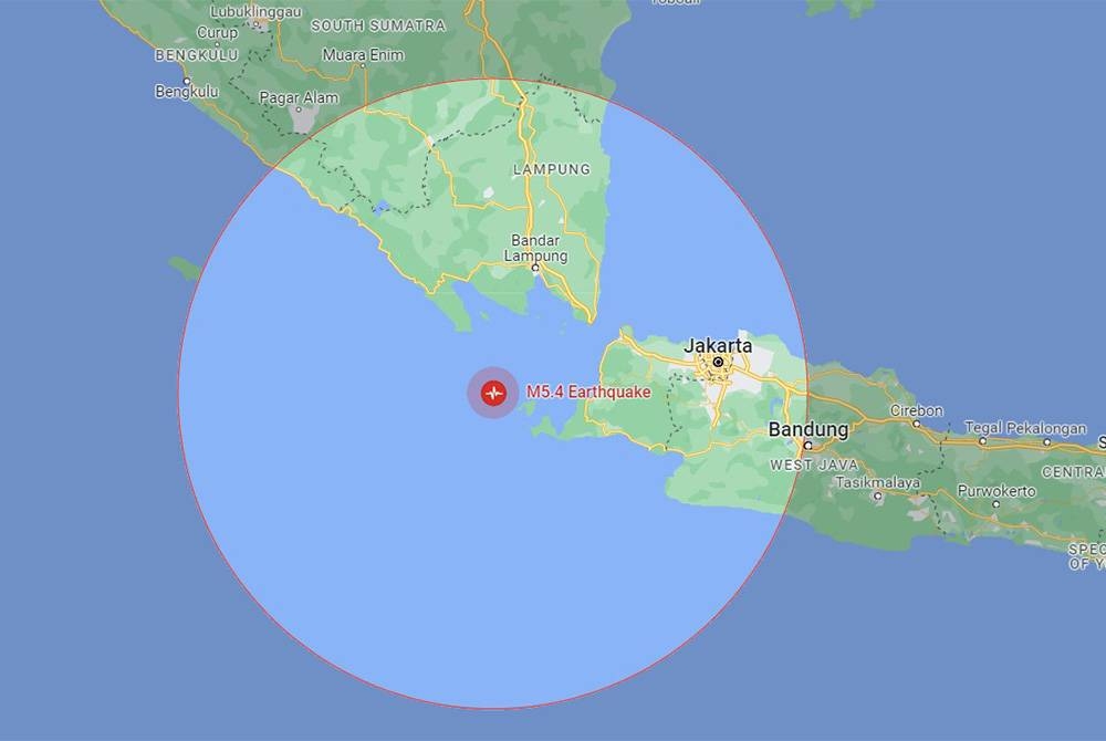 Gempa bumi sederhana bermagnitud 5.0 melanda Selat Sunda, Indonesia pada 12.24 tengah hari tadi.