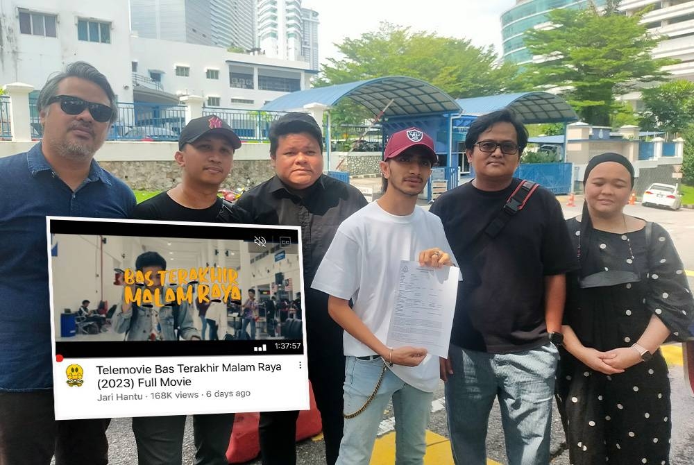 Eric (tiga dari kiri) bersama ahli kumpulan Floor 88 dan Irwan (kiri) membuat laporan polis berhubung aktiviti memuat naik secara haram filem Bas Terakhir Malam Raya menerusi platform Youtube di IPD Brickfields pada Rabu. (Gambar kecil: Tangkap layar telemovie filem terbabit di saluran YouTube)