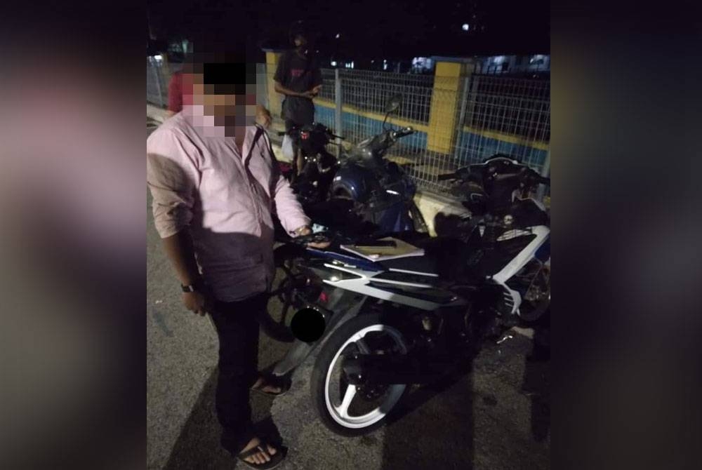 Antara penunggang motosikal warga asing yang ditahan dalam operasi di sekitar Tasik Tambahan, Ampang pada Selasa. - Foto Polis Ampang