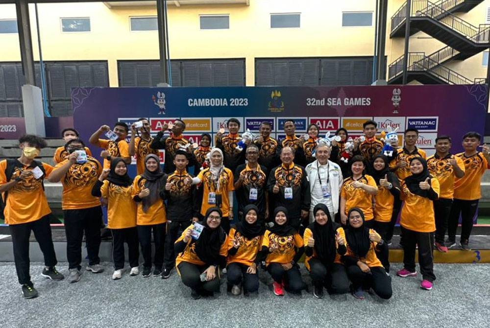 Satu pingat perak dan satu pingat gangsa disumbangkan atlet petanque negara pada menerusi acara Mixed Triples pada Khamis.