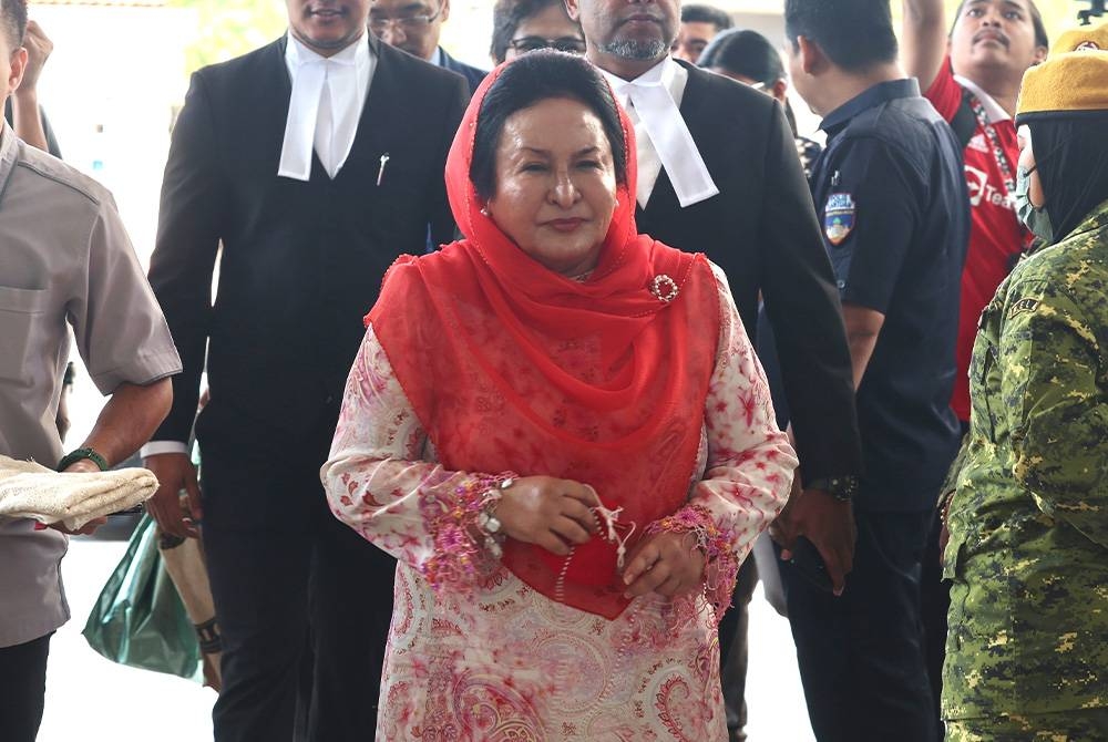 Rosmah hadir di Kompleks Mahkamah Kuala Lumpur pad Jumaat untuk perbicaraan bagi pertuduhan pengubahan wang haram dan gagal mengisytiharkan pendapatan kepada LHDN yang dihadapinya. - Foto Bernama