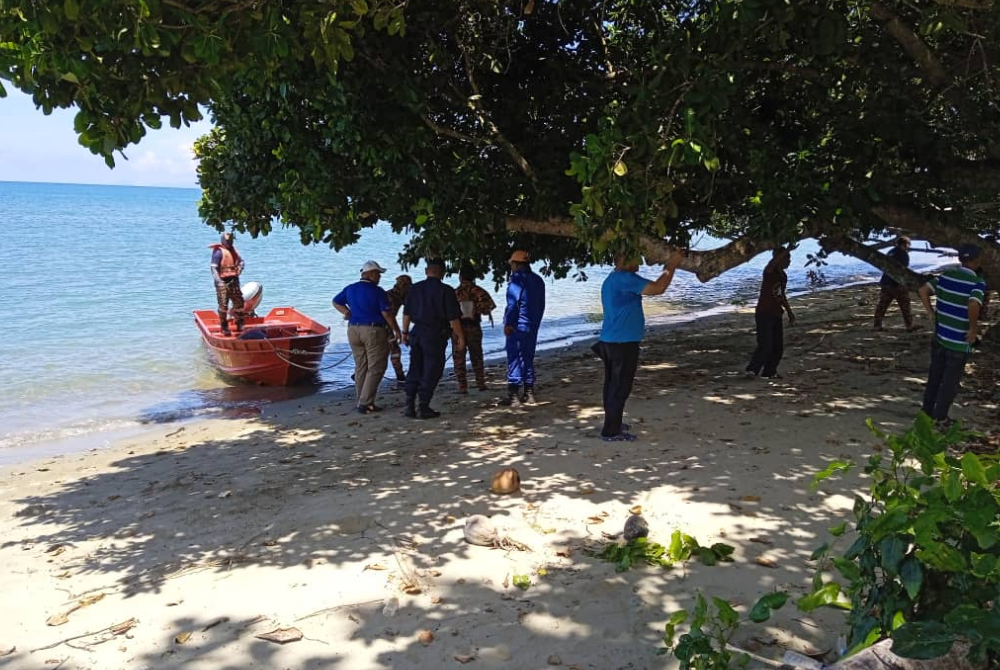 Operasi SAR nelayan disyaki dibaham buaya dilakukan di sekitar pantai Kampung Makuau, Lahad Datu.