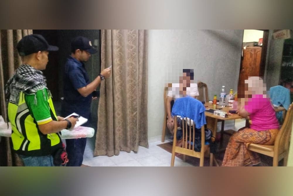 Pasangan terbabit sedang disoal siasat oleh penguat kuasa Pejabat Agama Daerah Kulim (PADK) ketika serbuan.