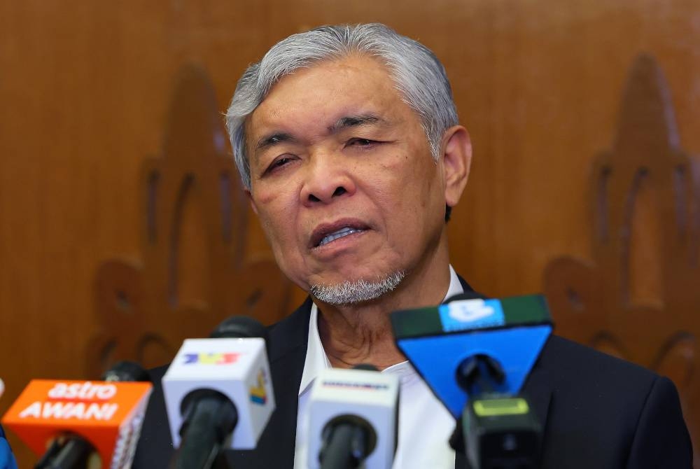 Ahmad Zahid ketika sidang media selepas menghadiri Majlis Jamuan Hari Raya Majlis Profesor Negara (MPN) pada Isnin. - Foto Bernama