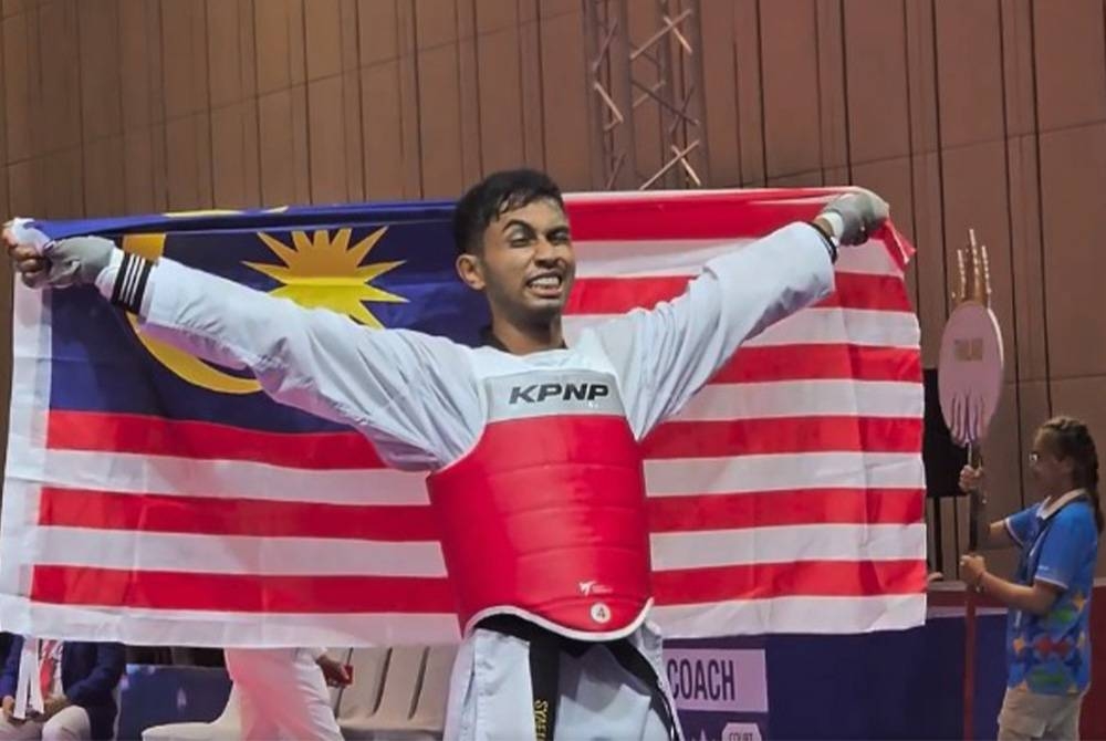 Muhammad Syafiq menghadiahkan pingat emas ke-30 buat kontinjen negara apabila mengungguli kategori kyorugi lelaki bawah 80kg.