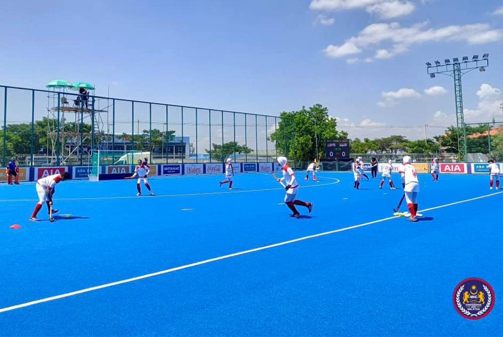 Skuad hoki wanita kebangsaan yang sudah pun mengesahkan tempat di final, akhiri saingan liga sepusingan dengan rekod tanpa kalah selepas membelasah Indonesia 6-0 pada aksi terakhir. Foto Facebook Malaysian Hockey Confederation.