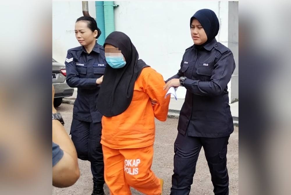 Wanita berkenaan diiringi polis di Mahkamah Majistret Johor Bahru, pada Selasa.