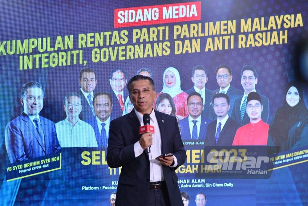 Syed Ibrahim ketika sidang media Kumpulan Rentas Parti Parlimen Malaysia (KRPPM) Integriti, Governans dan Anti Rasuah (IGAR) bertempat di Kumpulan Karangkraf pada Selasa. - Foto Sinar Harian / Asril Aswandi Shukor.