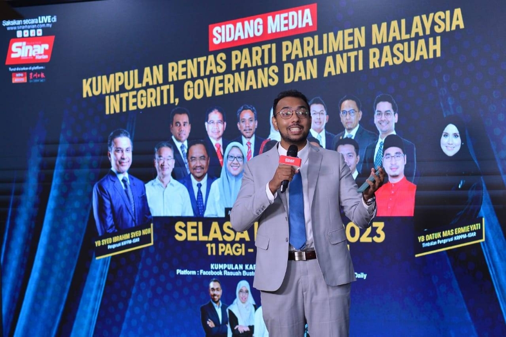 Tharma Pillai ketika program Kumpulan Rentas Parti Parlimen Malaysia (KRPPM) Integriti, Governans dan Anti Rasuah (IGAR) yang berlangsung di Auditorium Karangkraf. - Foto Sinar Harian / Asril Aswandi Shukor.