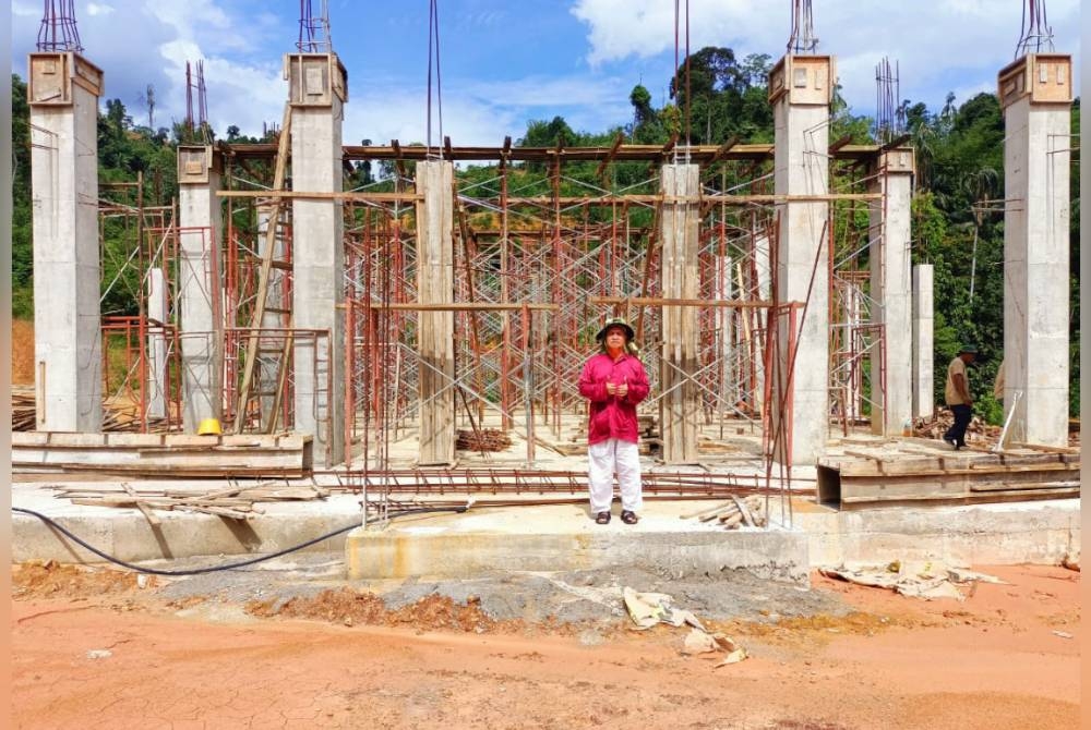 Masjid Maahad Tahfiz Al-Quran Lembah Pergau yang dibina di Bukit Tapis Kampung Jerimbong, Kuala Balah, Jeli. - Foto Maahad Tahfiz Al-Quran Lembah Pergau