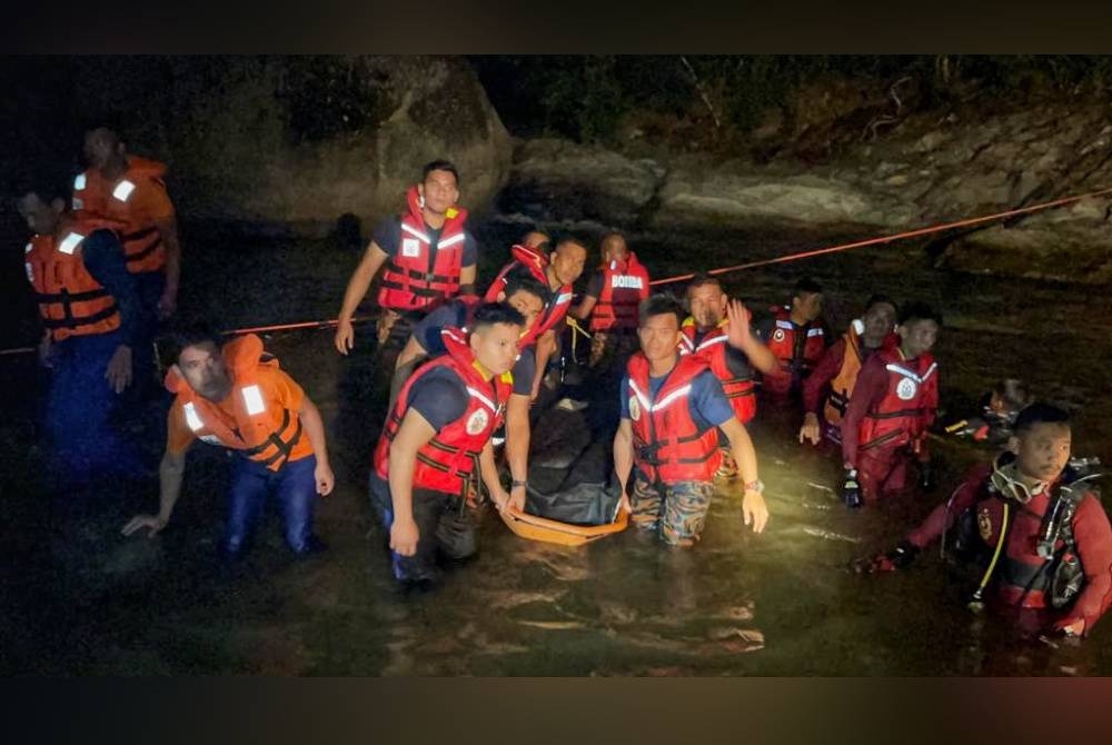 Muhammad Syafiq ditemukan lemas selepas dipercayai terjatuh dan dibawa arus ketika mandi bersama tiga rakannya pada Selasa. - Foto ihsan JBPM