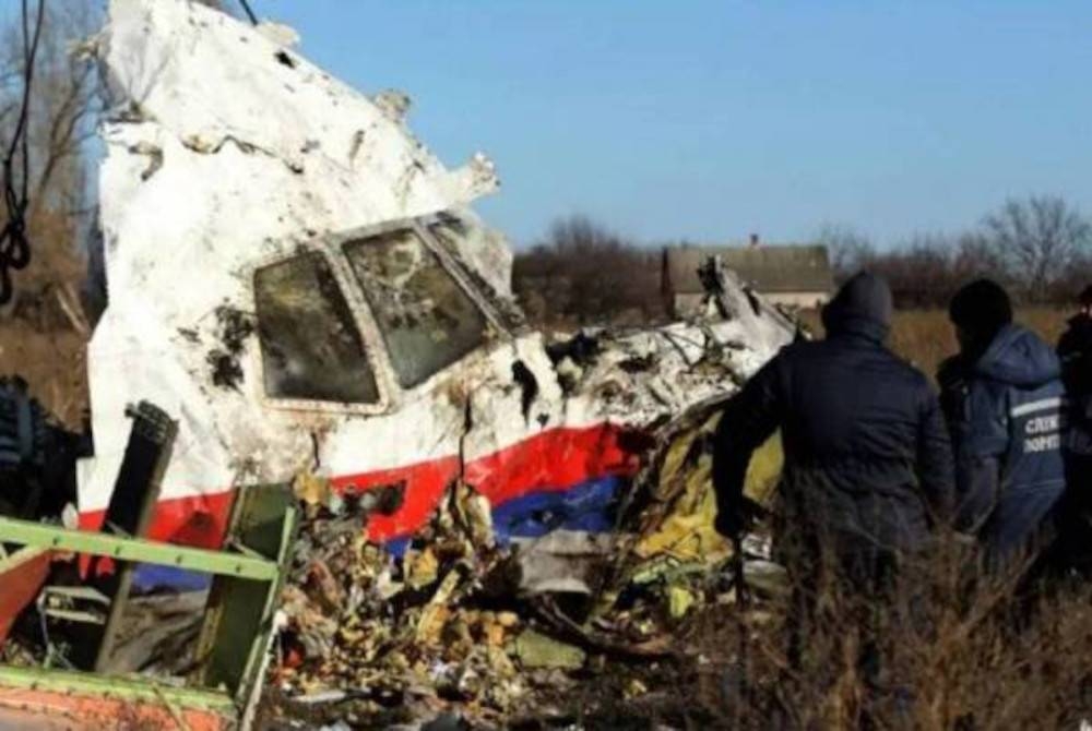 Penerbangan Malaysia Airlines MH17 berlepas dari Amsterdam dan menuju ke Kuala Lumpur apabila ia ditembak jatuh di timur Ukraine pada 17 Julai 2014 ketika pertempuran antara puak pemisah pro-Rusia dan tentera Ukraine.